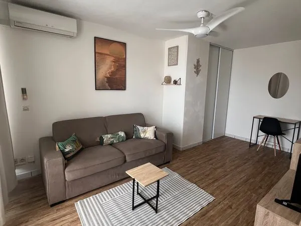 Studio meublé 23 m² avec terrasse 7 m², belle vue sur la baie de Fort-de-France