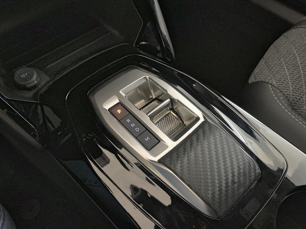 Peugeot 2008 hybrid 145 ch e-dcs6 allure — photo 18