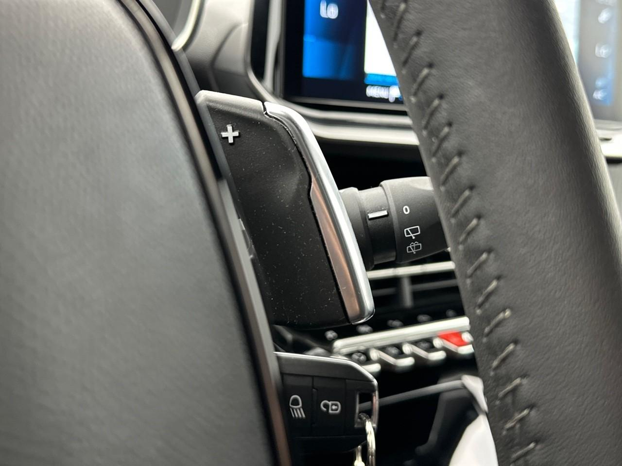 Peugeot 2008 puretech 130 s&s eat8 allure pack — photo 20