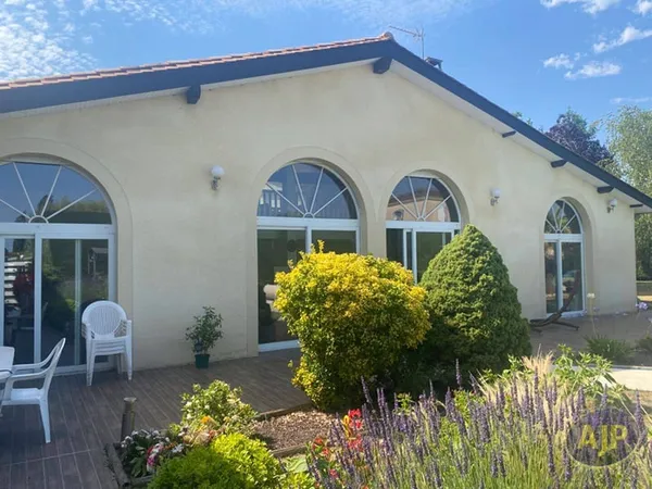 Maison 7 pièces 230 m²