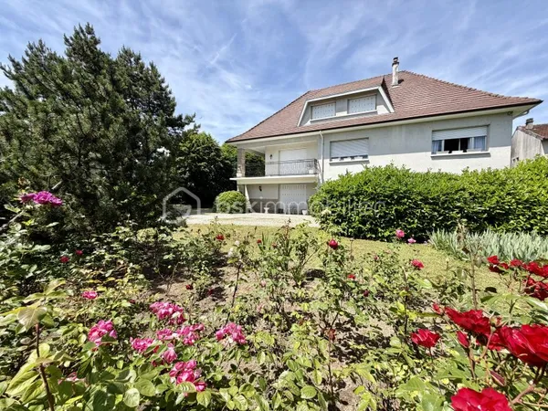 Maison 8 pièces 209 m²