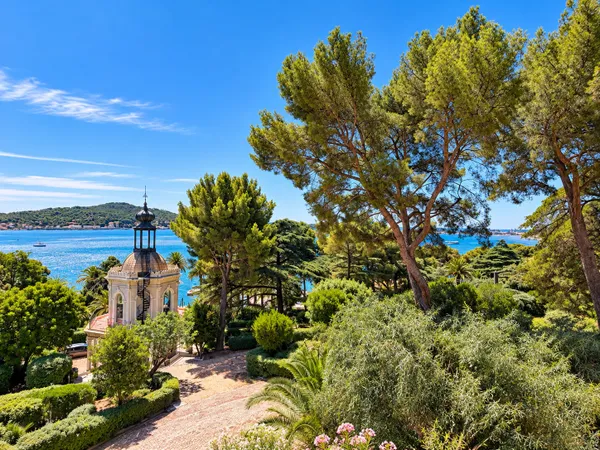 LA SEYNE-SUR-MER - TAMARIS - Un pied-à-terre au coeur d'un parc de 3 hectares et de ses 113 palmiers