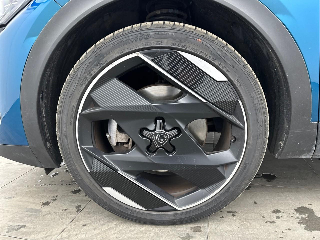Peugeot 408 phev 225 e-eat8 first edition — photo 14