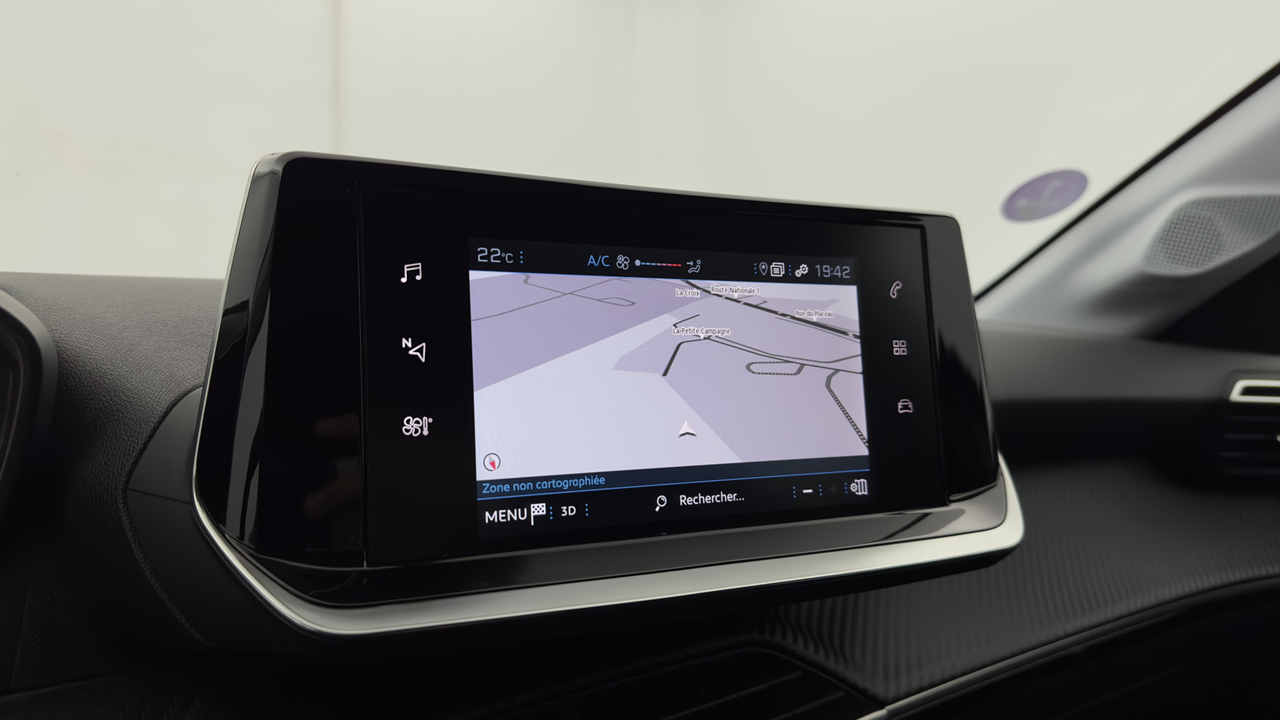 Peugeot 208 PureTech 100 S&amp;S EAT8 — photo 27