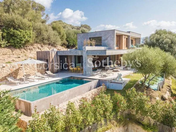 Maison 6 pièces 260 m²