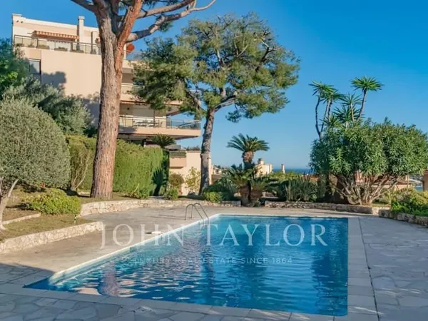 Appartement central avec vue mer et jardin privatif