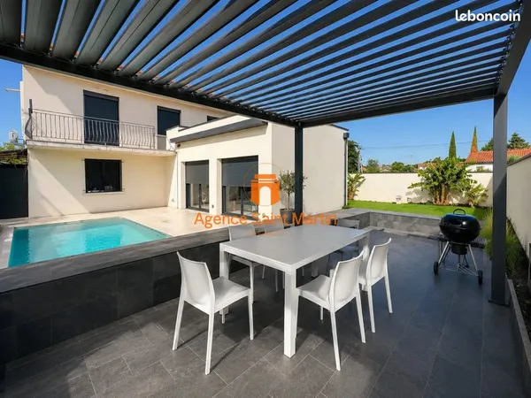 Maison rénovée de 180m² avec Piscine dans Quartier Prisé