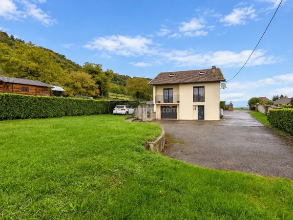 MAISON FAMILIALE SUR JOLI TERRAIN - SAINT BUEIL