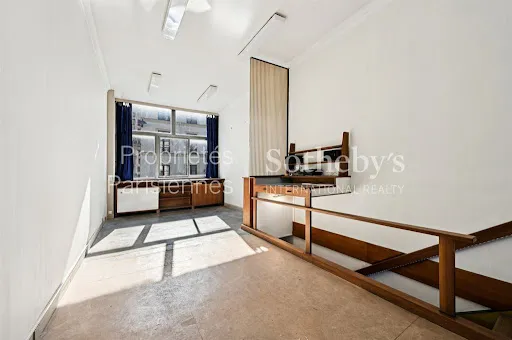Local 5 pièces 153 m²