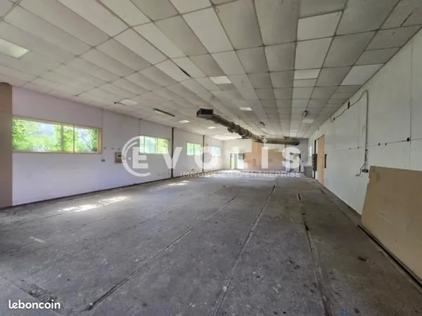 Local d'activité 115 m²
