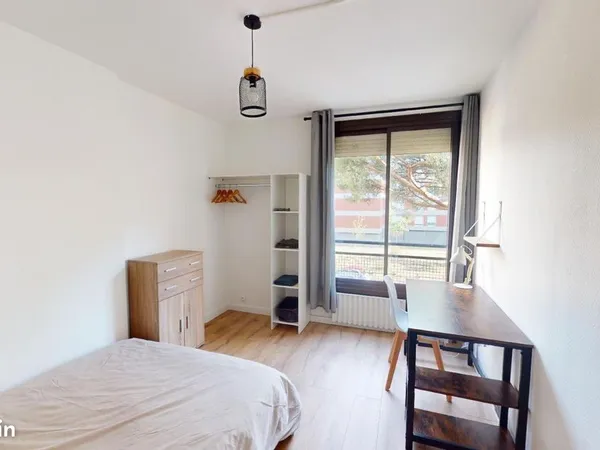 Chambre 5 pièces 82 m²