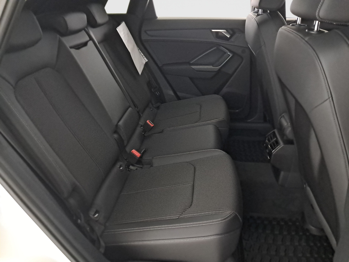 Audi Q3 — photo 11