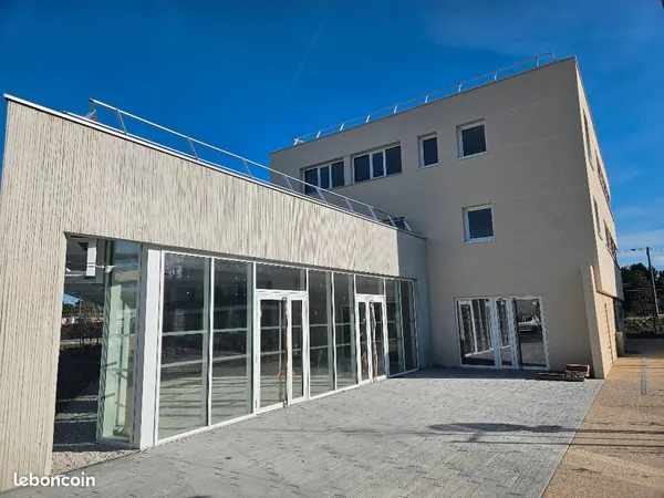 Bureaux neufs aménagés et totalement équipés de 67 M2 AVIGNON / MONTFAVET
