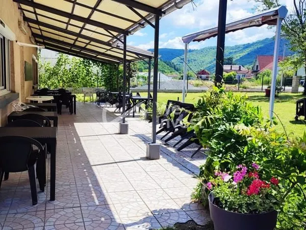 Local commercial 150 m²