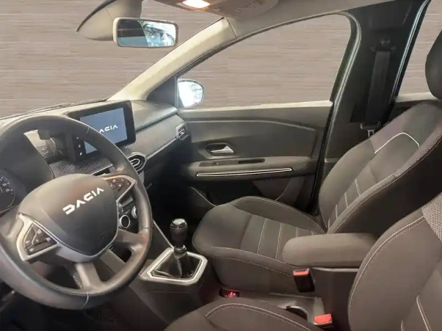 Dacia Jogger tce 110 7 places — photo 9