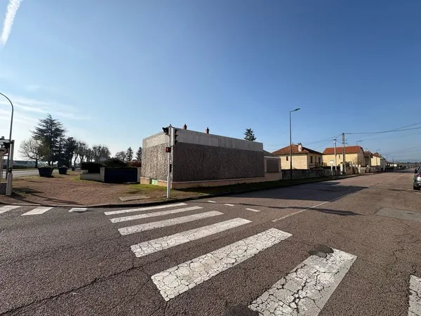 Local commercial Le Coteau 1 pièce(s) 80 m2 + terrain constructible