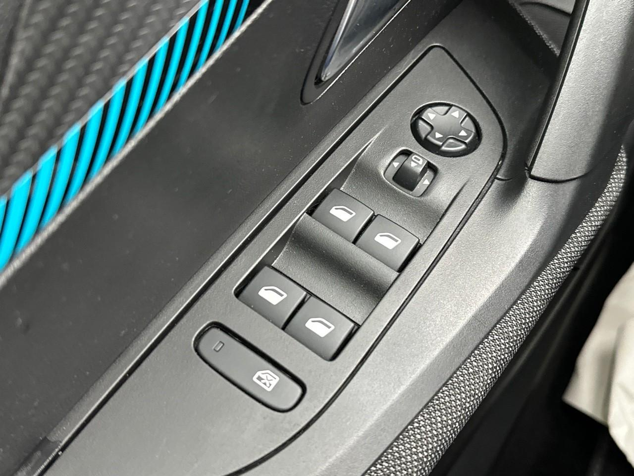 Peugeot 2008 puretech 100 s&s bvm6 style — photo 15