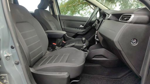 Dacia Duster 1.3 TCe 130 - Expression – 2023 – 49284 km – Essence – Boîte Manuelle — photo 11