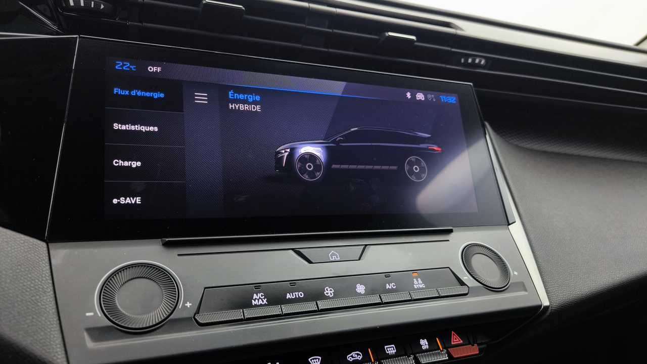 Peugeot 308 SW PHEV 180 e-EAT8 — photo 25