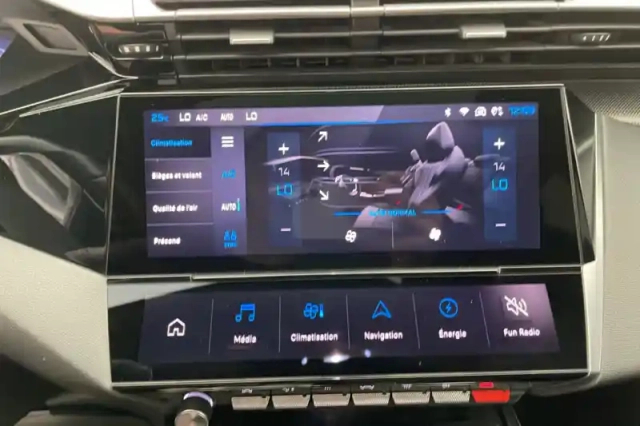Peugeot 308 phev 180 e-eat8 — photo 18