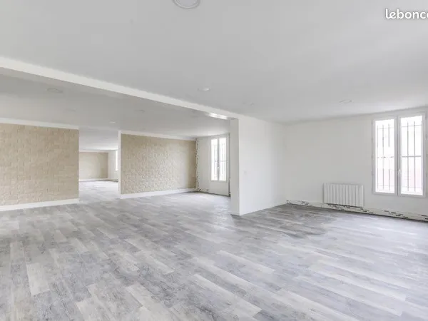 Boutique / showroom 300 m2 - haie coq