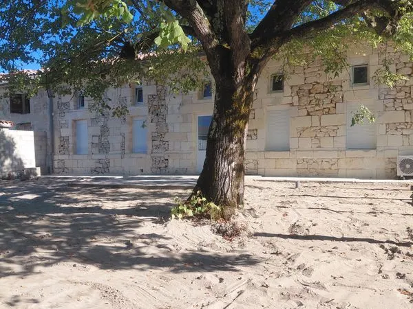 Maison rénover a louer proche école centre ville