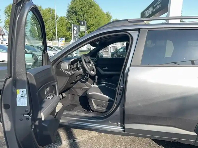 Dacia Bigster mild hybrid 140 — photo 2