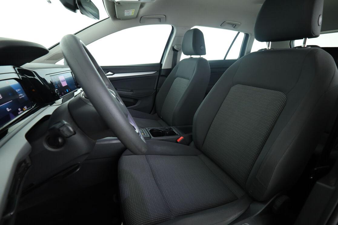Volkswagen Golf VIII SW 1.0 TSI OPF BV6 — photo 9