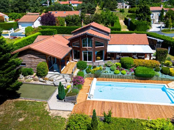 Villa d'architecte de 199.12 m2 - piscine - 4 ch- putting green de golf - 1513 m2 terrain - 2 garage