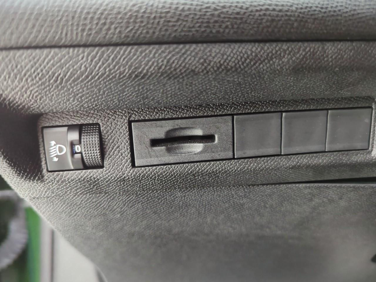 Peugeot 308 puretech 130ch s&s eat8 allure — photo 21