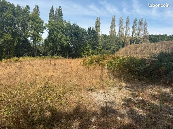 Terrain 731 m² COMBRIT