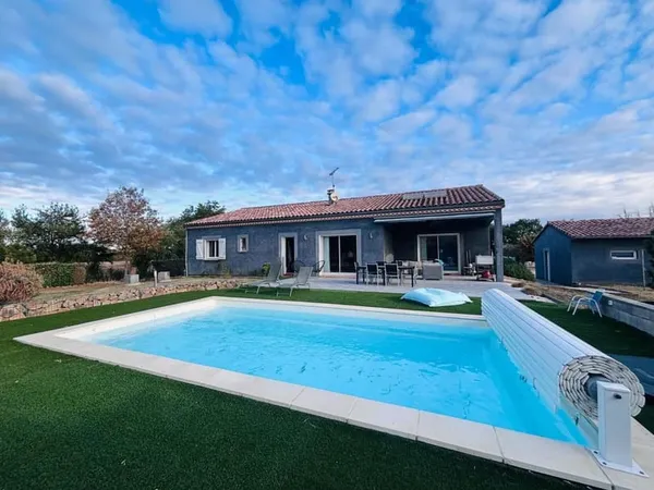 MAISON PLAIN PIED AVEC PISCINE - DOUBLE GARAGE