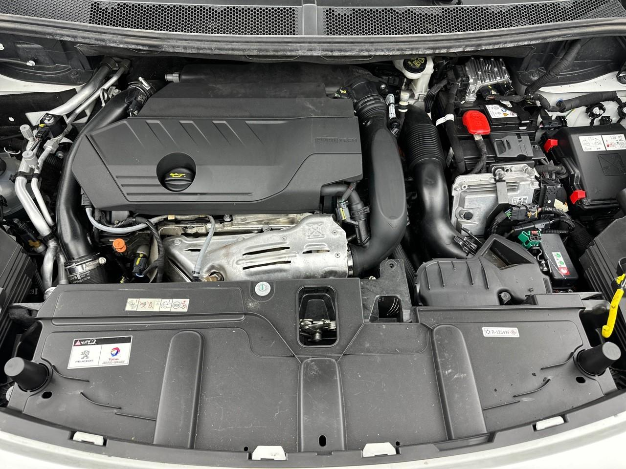 Peugeot 3008 hybrid4 300 e-eat8 gt — photo 13