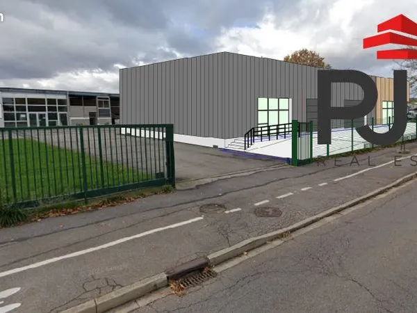 Local 700 m² Seichamps