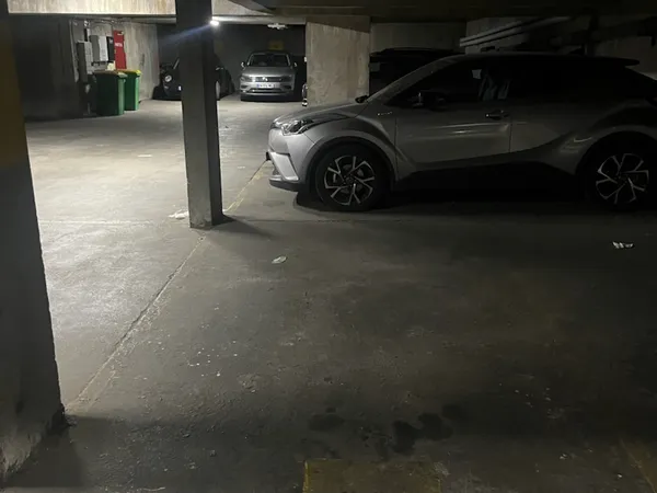 Loue parking - 11m²
