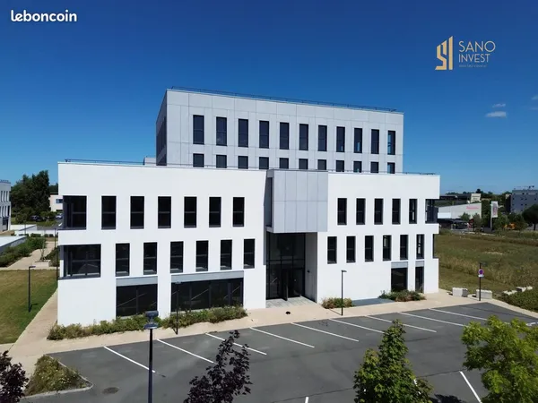 Bureaux 2400 m² Saint-Contest