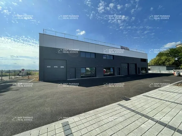 Local d'activité 392 m²