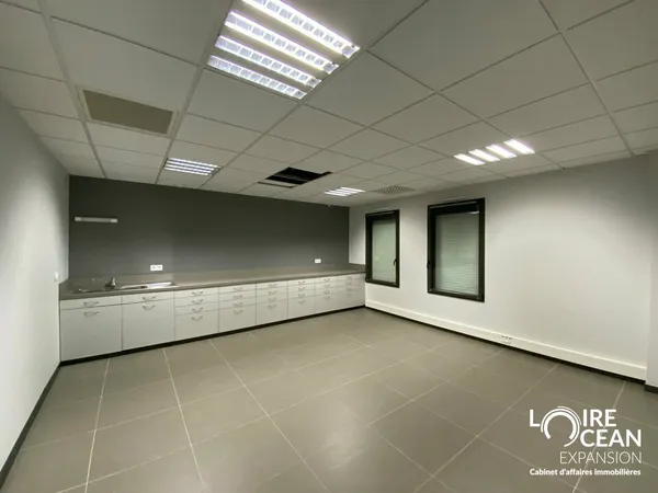 Local professionnel 353 m²