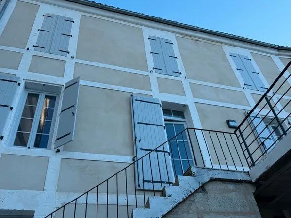 Maison de ville 2 chambres terrasse clim ANGOULEME