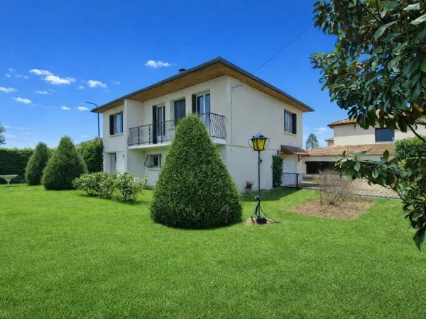 Maison au calme , jolie parcelle de terrain