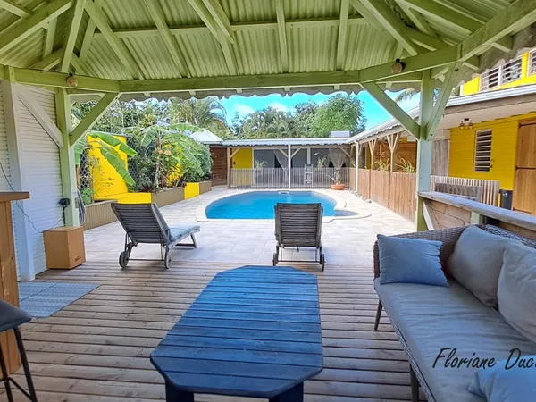 Villa familiale avec piscine et deux logements locatifs