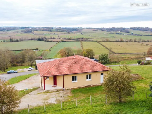 Maison contemporaine avec vue sur la chaine des Pyrénées