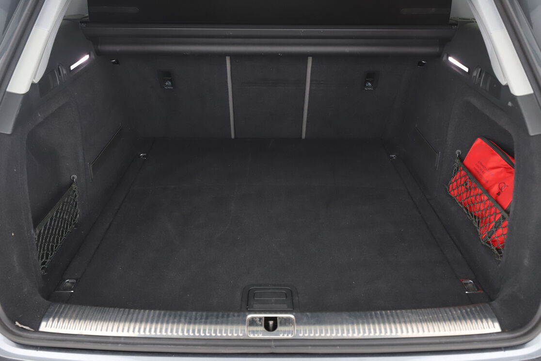 Audi A4 Avant 40 TDI Design Luxe S Tronic — photo 16