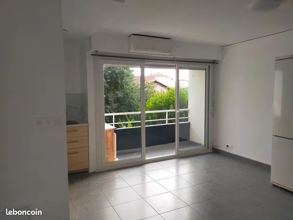 Studio 29 m² refait à neuf