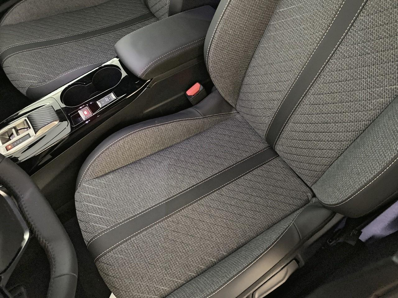 Peugeot 2008 hybrid 145 ch e-dcs6 allure — photo 9