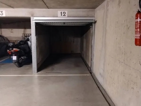 Box fermé à louer - Résidence sécurisée - La Garenne Colombes