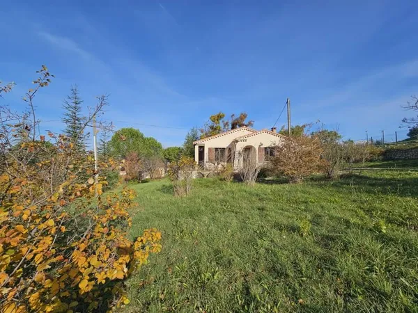 Apt, Luberon, jolie maison à rénover avec cabanon et belle v