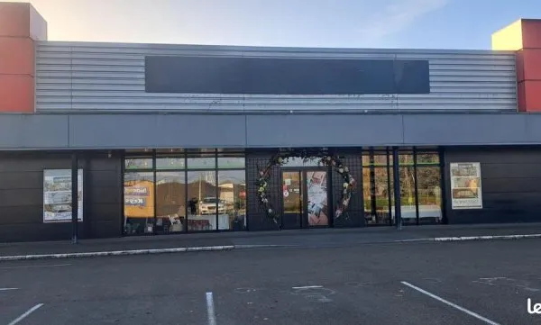 Local commercial 814 m²