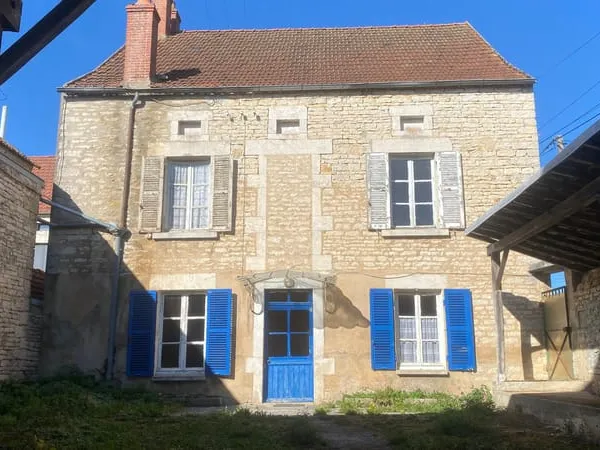 Maison de campagne à rénover- 3 chambres- jardin - Dépendances- à vendre à ANNOUX (89)
