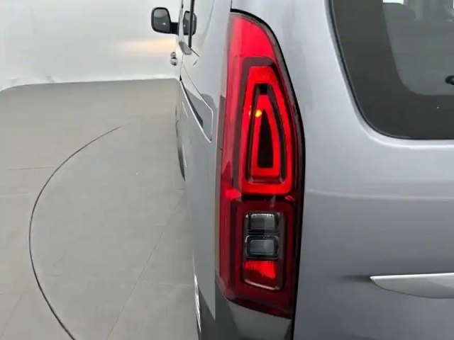 Citroën Berlingo e- taille m 136 ch 100 kwh automatique — photo 37